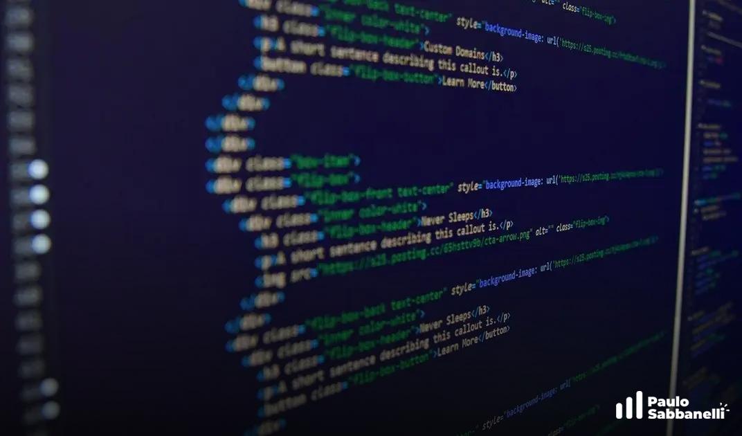 Código HTML de uma caixa de destaque com texto placeholder, parcialmente refletido na tela