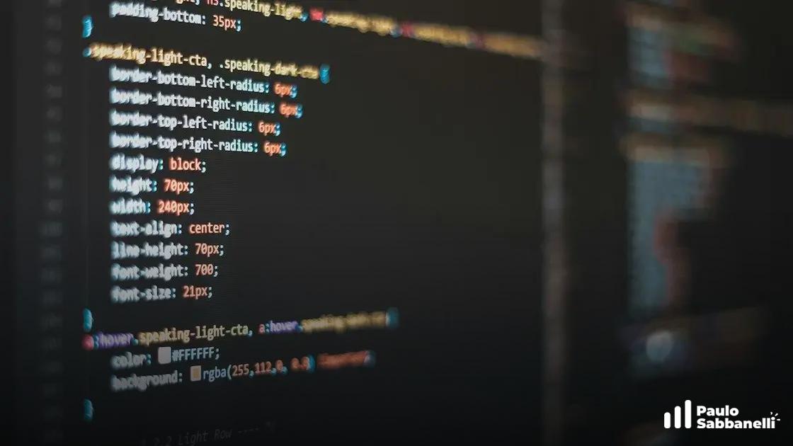 Código CSS com propriedades de border radius e um tom de laranja aplicado a um botão