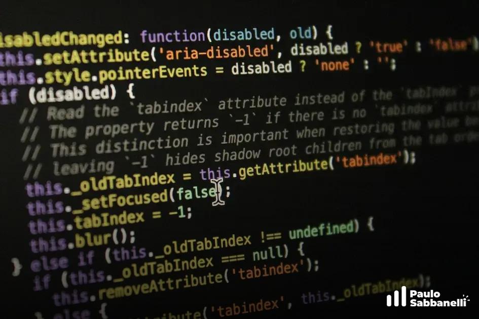 Código JavaScript sobre atributos de acessibilidade, como aria-disabled, em tela escura