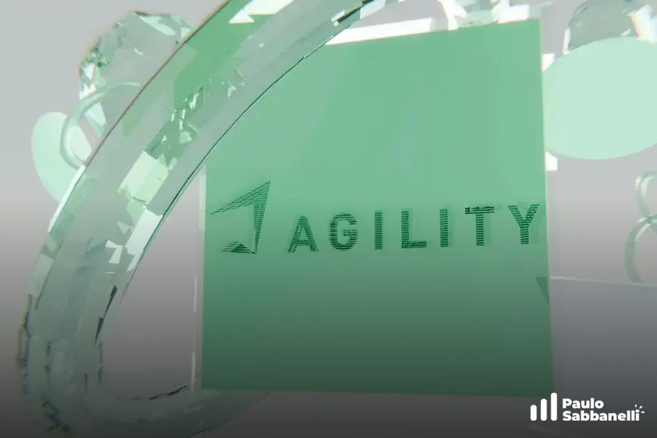 Renderização 3D em tons de verde com a palavra AGILITY em destaque sobre um cristal
